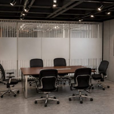 Ideal para startups, autónomos y empresas. Oficina privada con acceso a salas de reuniones y espacios compartidos en Tenerife.